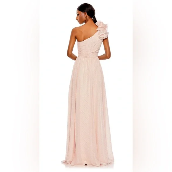 Mac Duggal Evening/Formal Dress - Picture 2 of 7